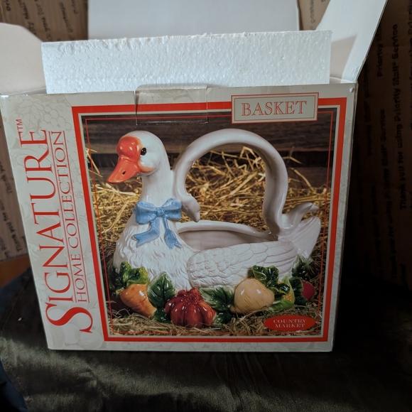 Signature Home Collection Ceramic Basket - Picture 6 of 7